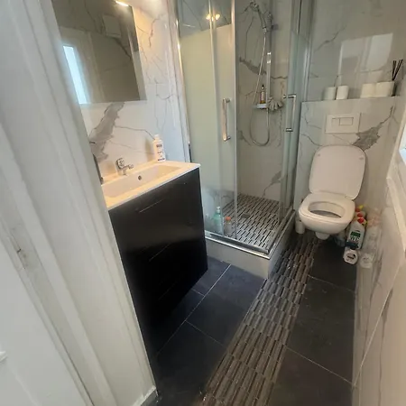 Whole In Highly Secured Area - Not Shared Habitación en casa particular *